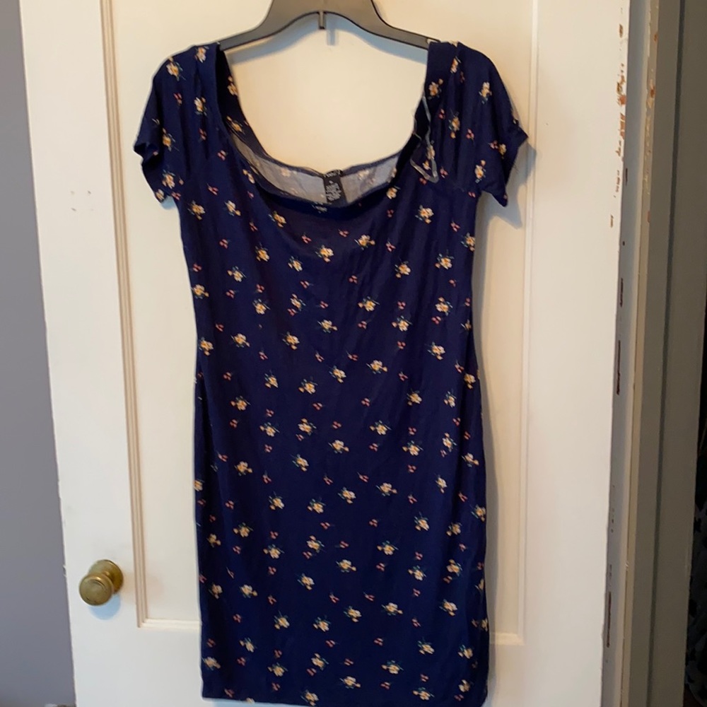rue 22 t-shirt style navy blue floral dress